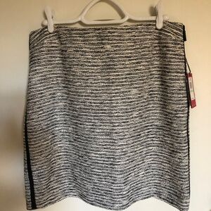 Vince Camuto Tweed Skirt  Size 8.  NWT